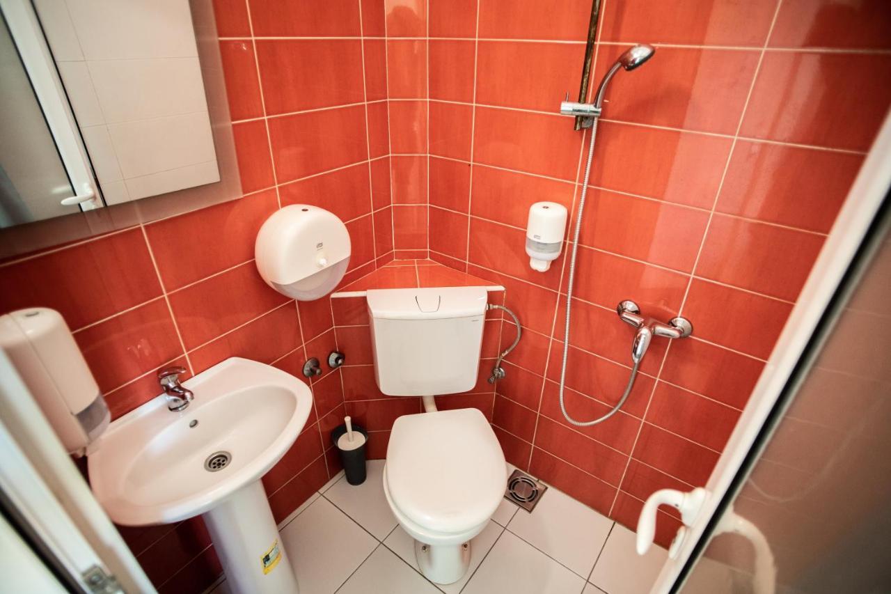 All In Hostel Белград Екстериор снимка