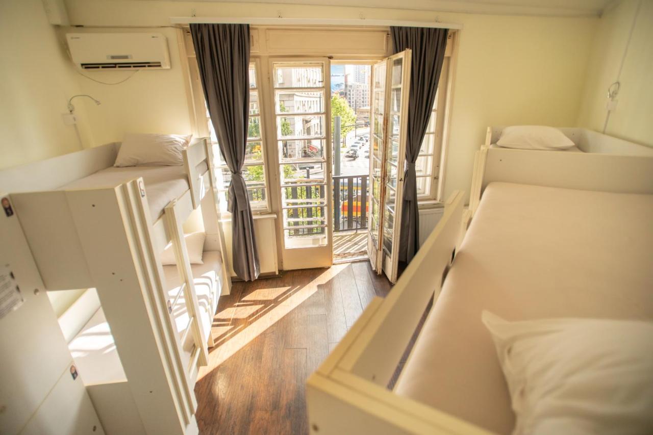 All In Hostel Белград Екстериор снимка